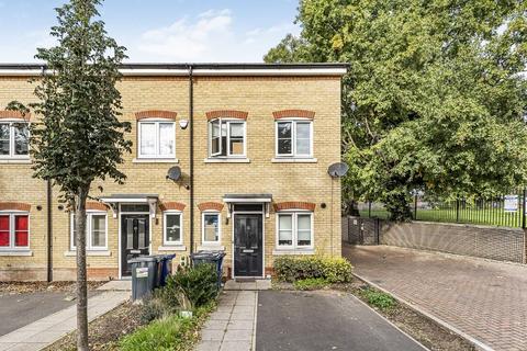 3 bed property, in Ealing Road, £575,000