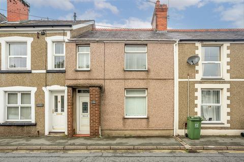 3 bed property, in High Street, £150,000