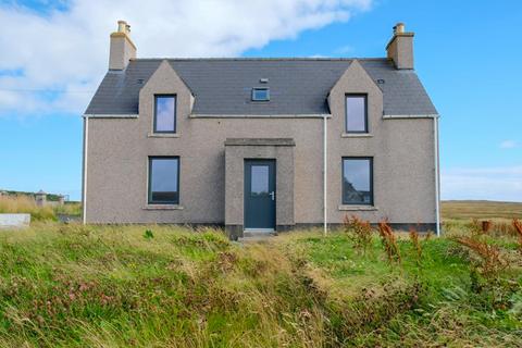 2 bed property, in Fairwinds, £75,000