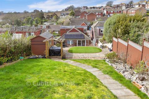 4 bed property, in Falmer Gardens, £500,000