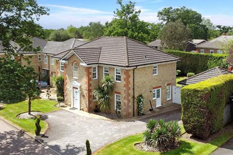 4 bed property, in Elmwood Park, £1,650,000