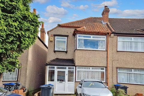 3 bed property, in Galpins Road, £475,000