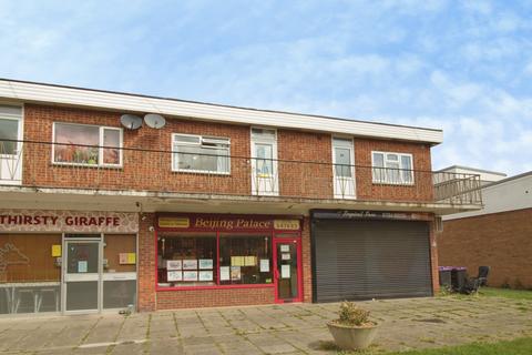 2 bed property, in Manor Way, £89,995