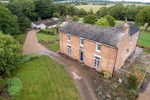 6 bed property, in Muckton, £800,000