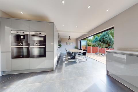 6 bed property, in Maidstone Road, £650,000