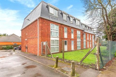 1 bed property, in Hamilton Court, £230,000
