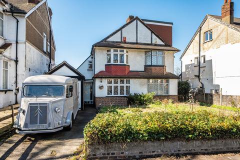 3 bed property, in Park Lane, £600,000