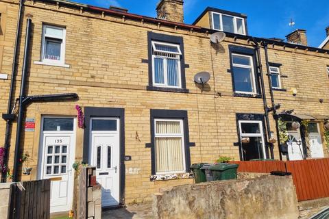 2 bed property, in Gladstone Street, £100,000