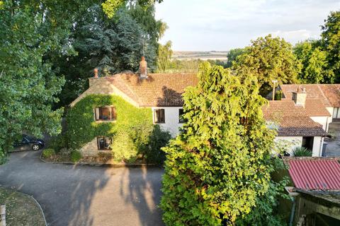 6 bed property, in Hisomley, £1,600,000
