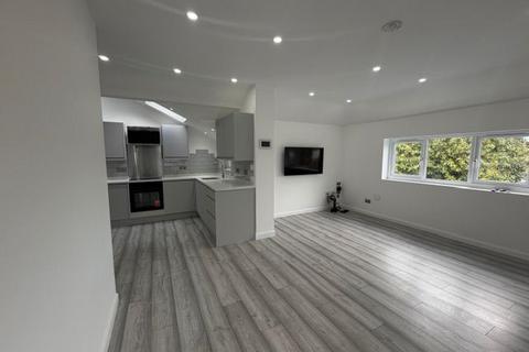 3 bed property, in First Avenue, £450,000