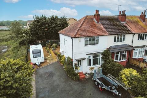 2 bed property, in Staveley Road, £220,000