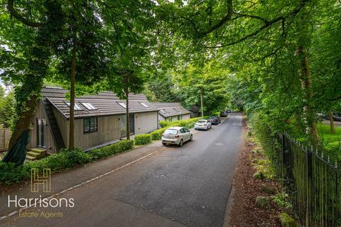 2 bed property, in Investment Portfolio - Cedar Wood Court, £750,000