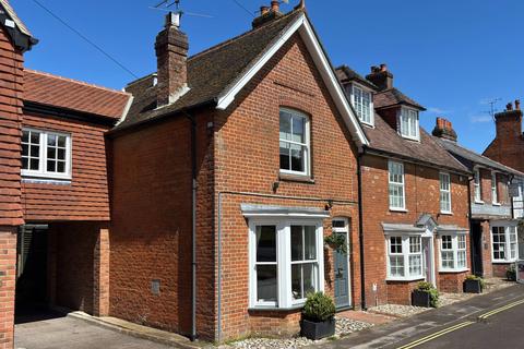 2 bed property, in Homelea, £650,000