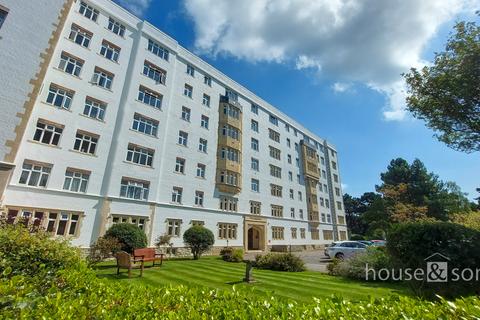 2 bed property, in Pine Grange, £200,000