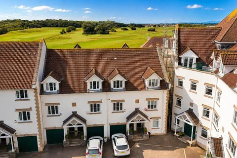 3 bed property, in Royal Sands, £415,000