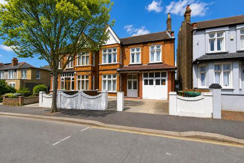 6 bed property, in Chadwick Road, £1,400,000