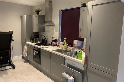 3 bed property, in Mayford Road, £260,000