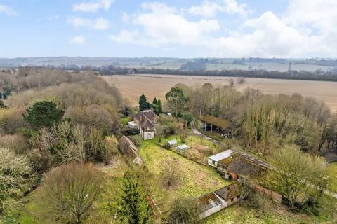 7 bed property, in Main Road, £975,000