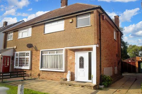 3 bed property, in Freshwell Avenue, £475,000