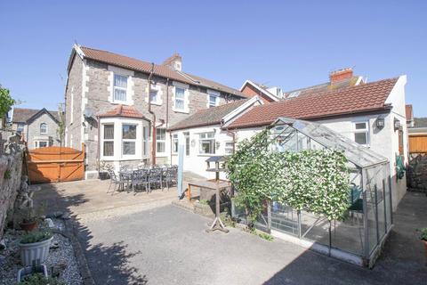 4 bed property, in Ashcombe Road, £375,000