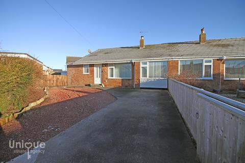 3 bed property, in Pike Court, £165,000