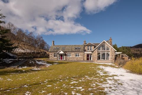 5 bed property, in The Old School House, £599,995