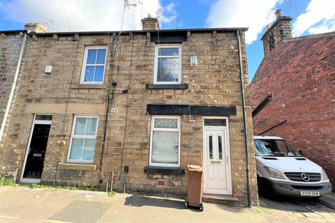 2 bed property, in Bridge Street, £75,000