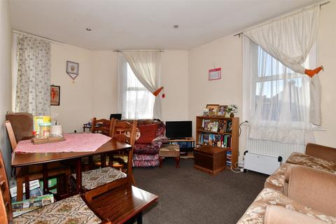 2 bed property, in Cornwall Gardens, £90,000