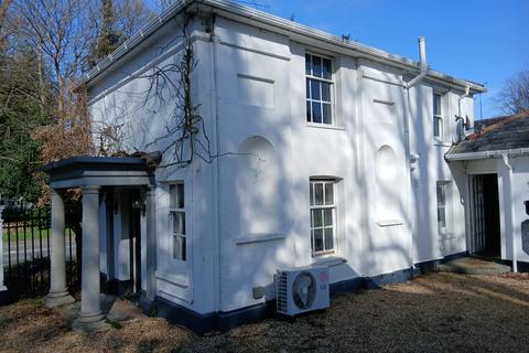 2 bed property, in 79-181 Lymington road, £224,950