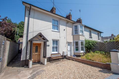 2 bed property, in Hind Street, £220,000