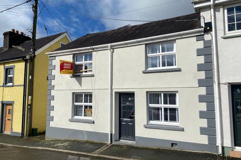 3 bed property, in Llansawel, £225,000