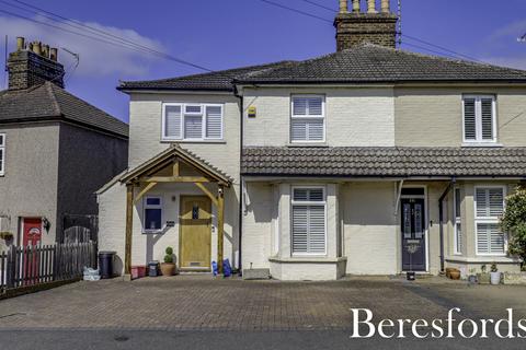 3 bed property, in Crescent Road, £735,000