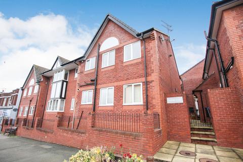 2 bed property, in Saronie Court, £125,000