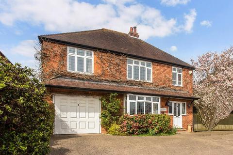 4 bed property, in Hartley Road, £725,000