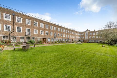 3 bed property, in Corringham Road, £595,000