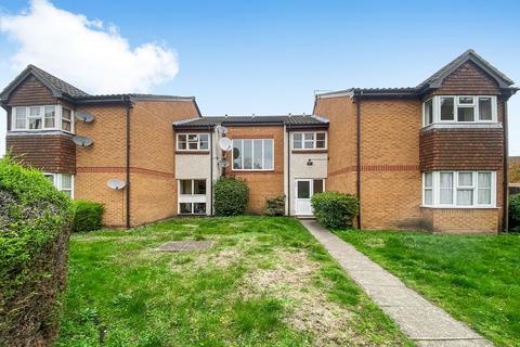 1 bed property, in Abbotswood Way, £250,000