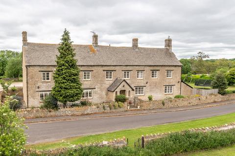 6 bed property, in Sevington, £1,250,000