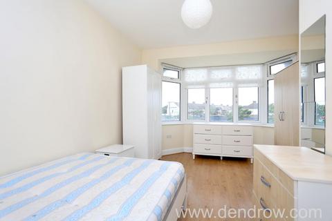 6 bed property, in Western Avenue, £975,000