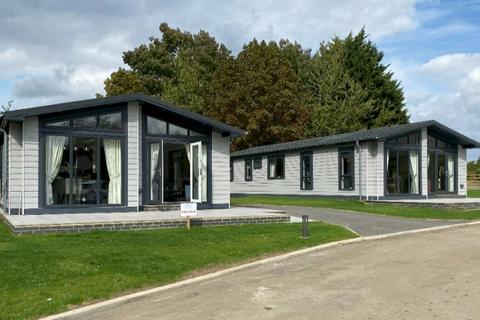 3 bed property, in Holiday Lodges Available Faringdon Grange Holiday Lodge Park, £250,000