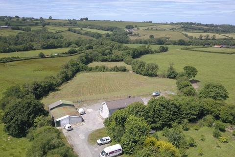 4 bed property, in Mydroilyn, £498,000