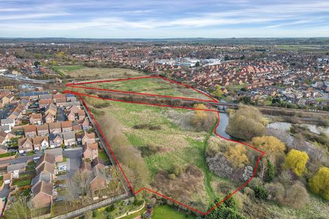 Land, in Retford, £85,000