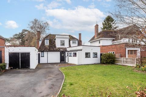 4 bed property, in Worcester WR2, £430,000
