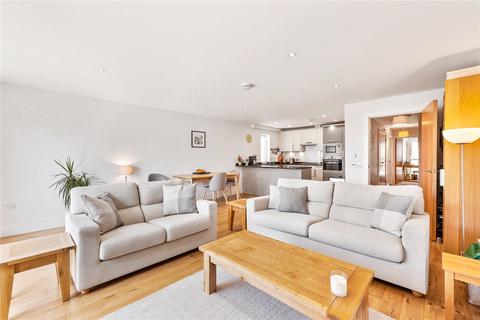 2 bed property, in The Upper Drive, £550,000