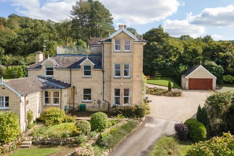 6 bed property, in Cleeve Hill, £1,350,000