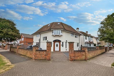 7 bed property, in Park Avenue, £470,000