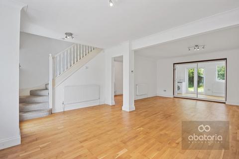 4 bed property, in Raymond Road, £560,000
