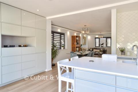 4 bed property, in Crescent Drive North, £700,000