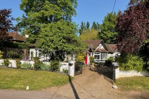 4 bed property, in Halls Lane, £850,000