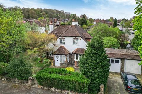 3 bed property, in Norfolk Avenue, £1,000,000