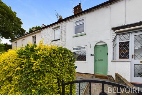 2 bed property, in Oulton Road, £182,950